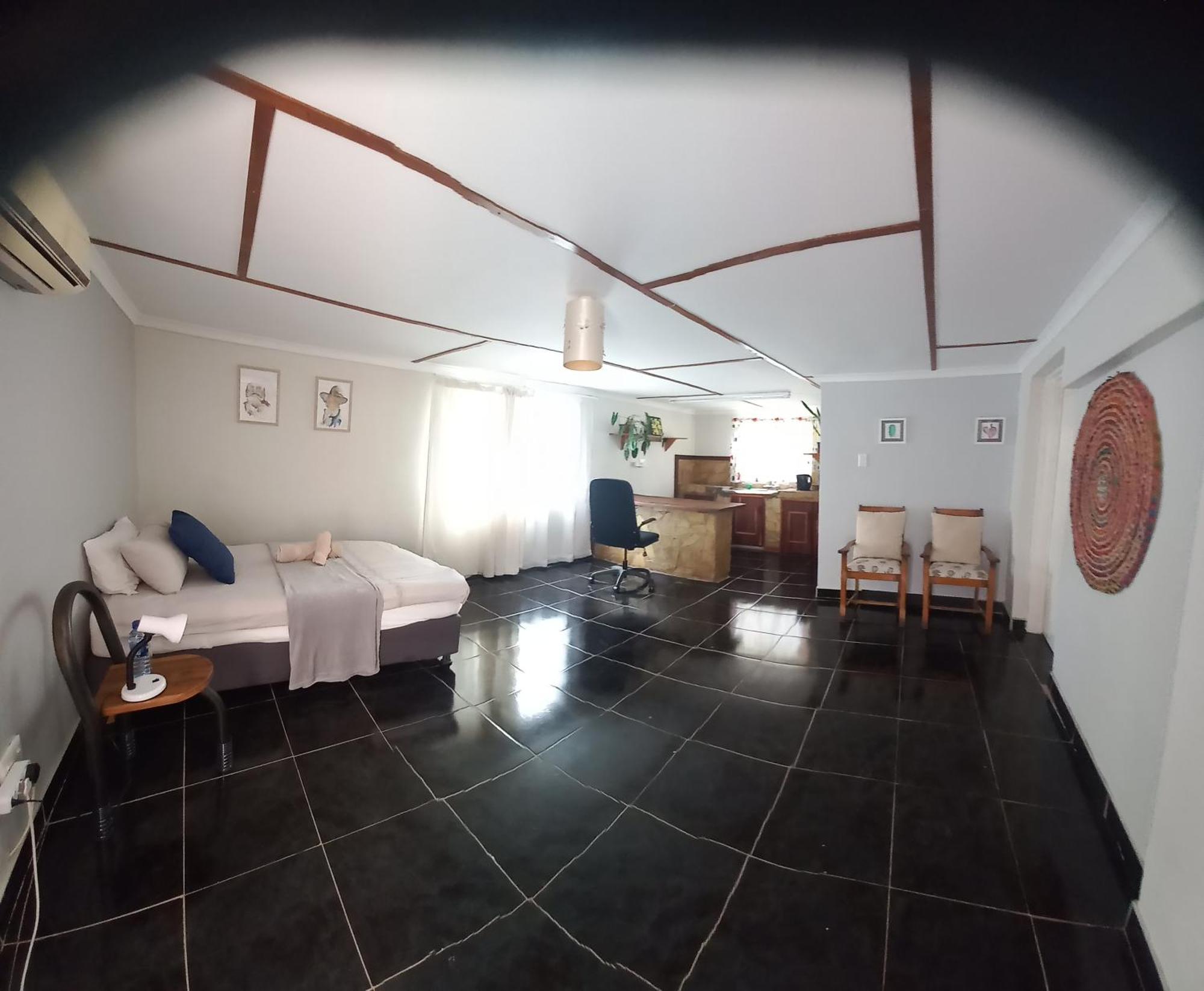 Urban Farm Haus Guesthouse Rundu Δωμάτιο φωτογραφία